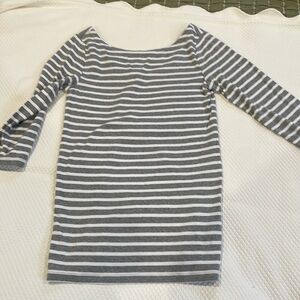 Gap M tall 3/4 sleeve tee with scoop back. Gray and white stripe.
